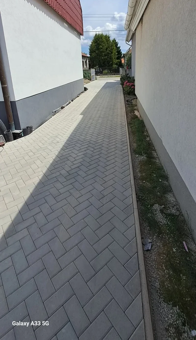 Zámková dlažba a exteriérové práce ZVALSTAV 6